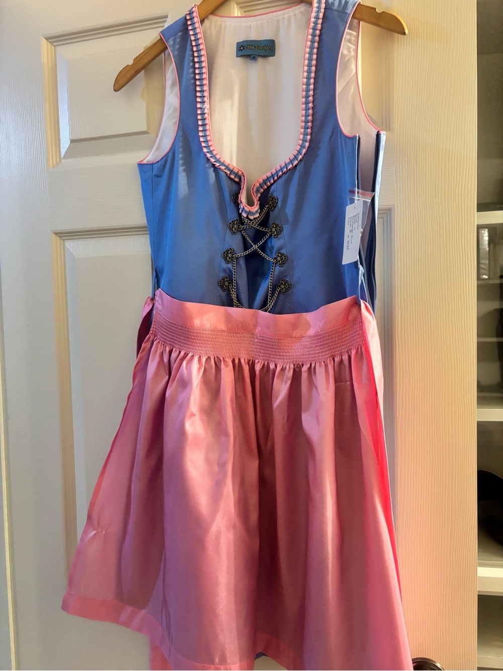 Austrian BNWT dirndl dress size 38